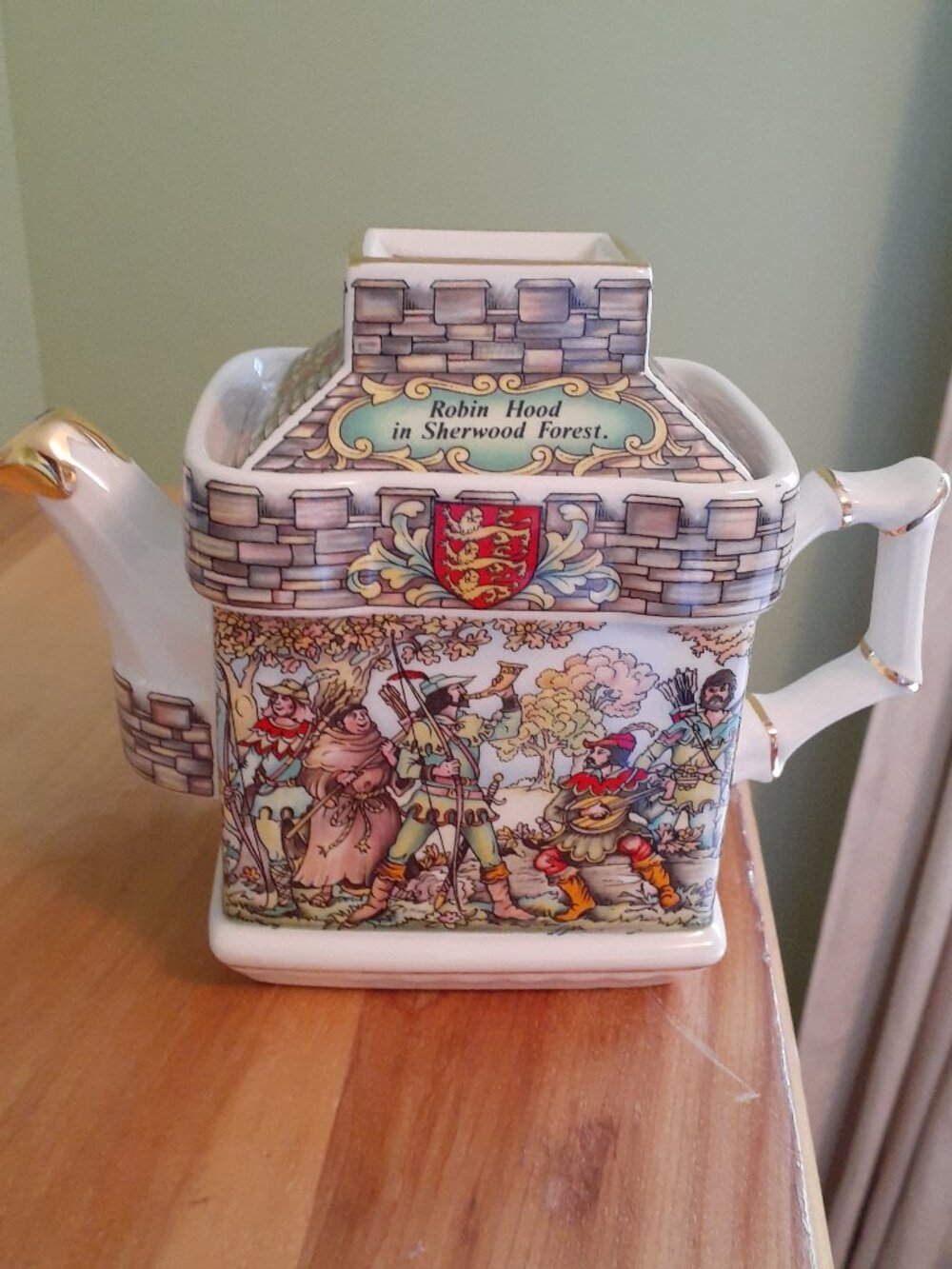 Vintage Sadler Robin Hood Teapot